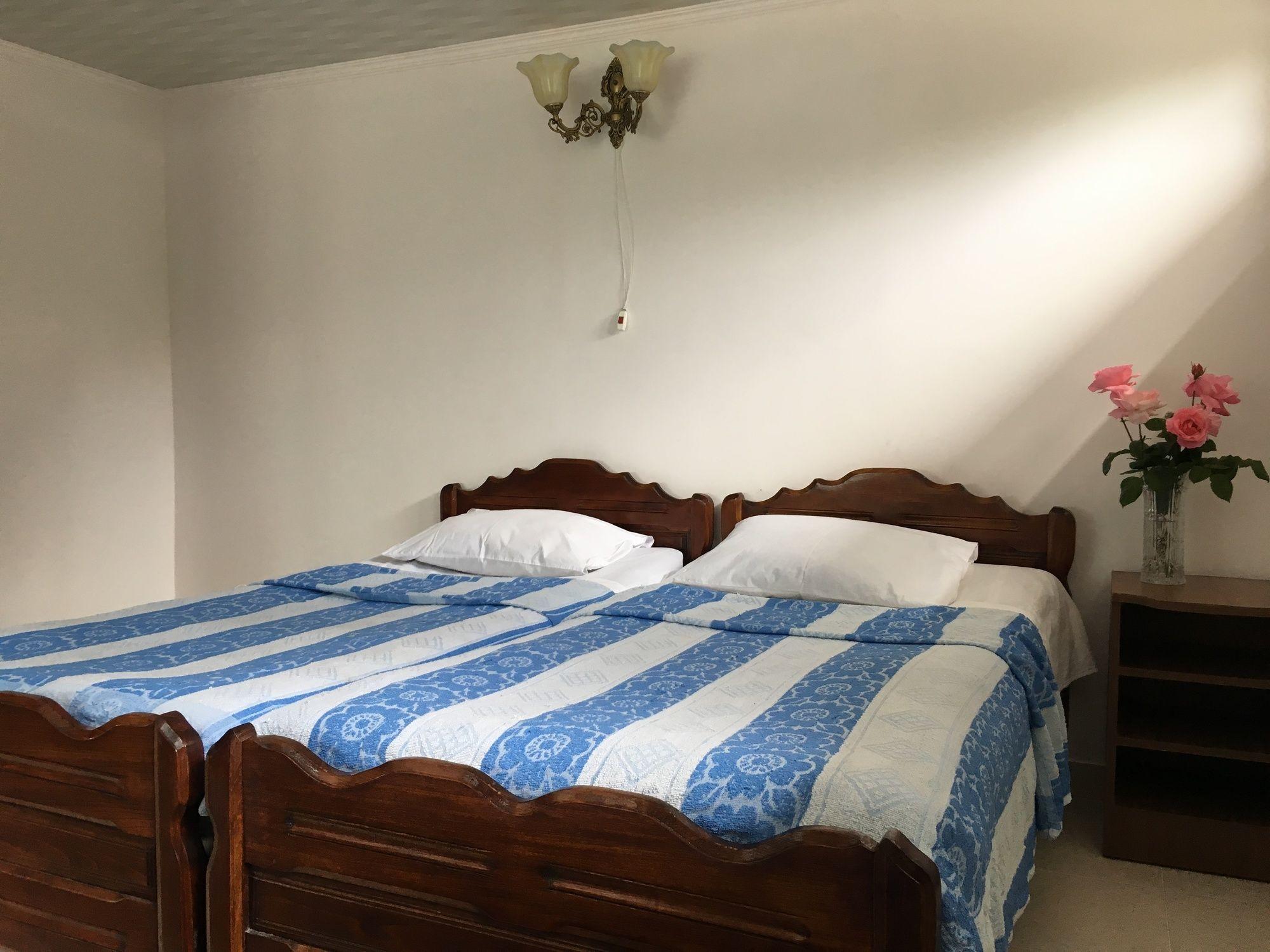 White Guest House Batumi Exterior photo