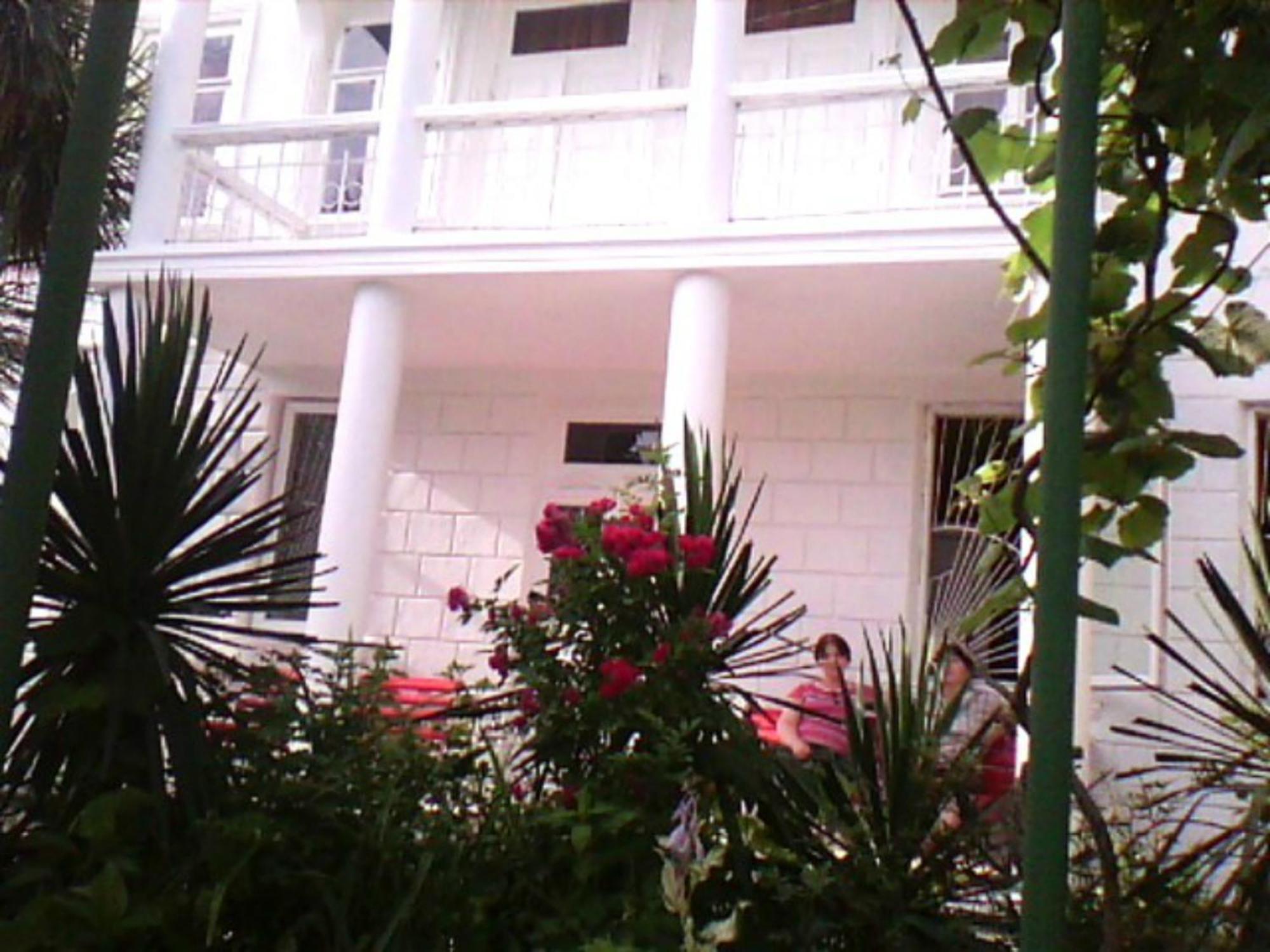White Guest House Batumi Exterior photo