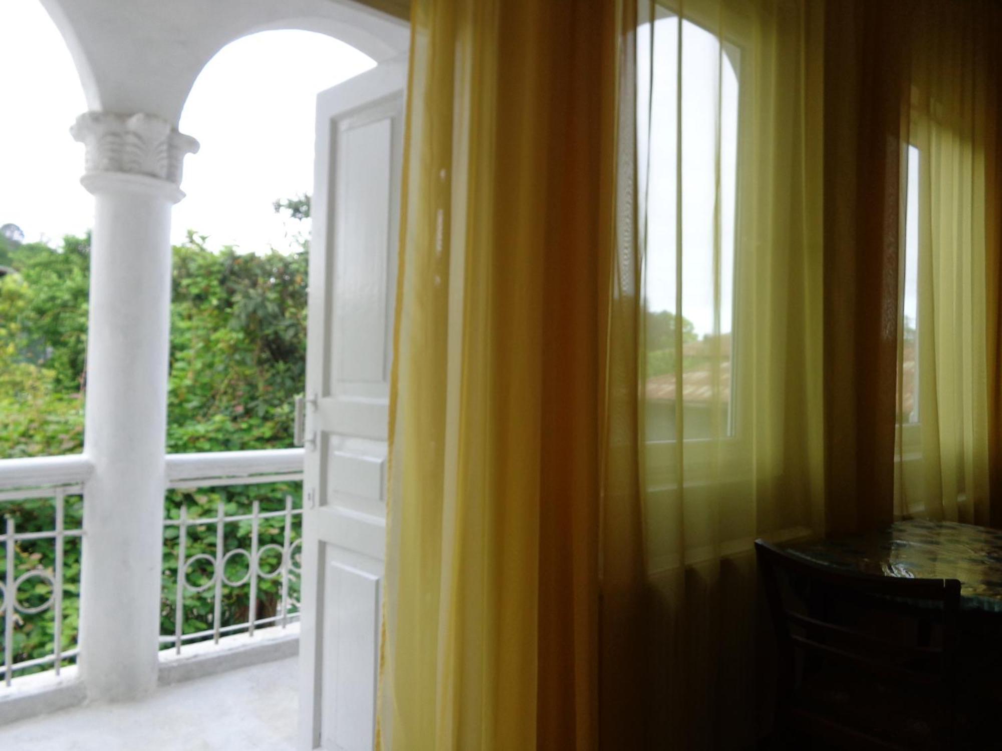 White Guest House Batumi Room photo