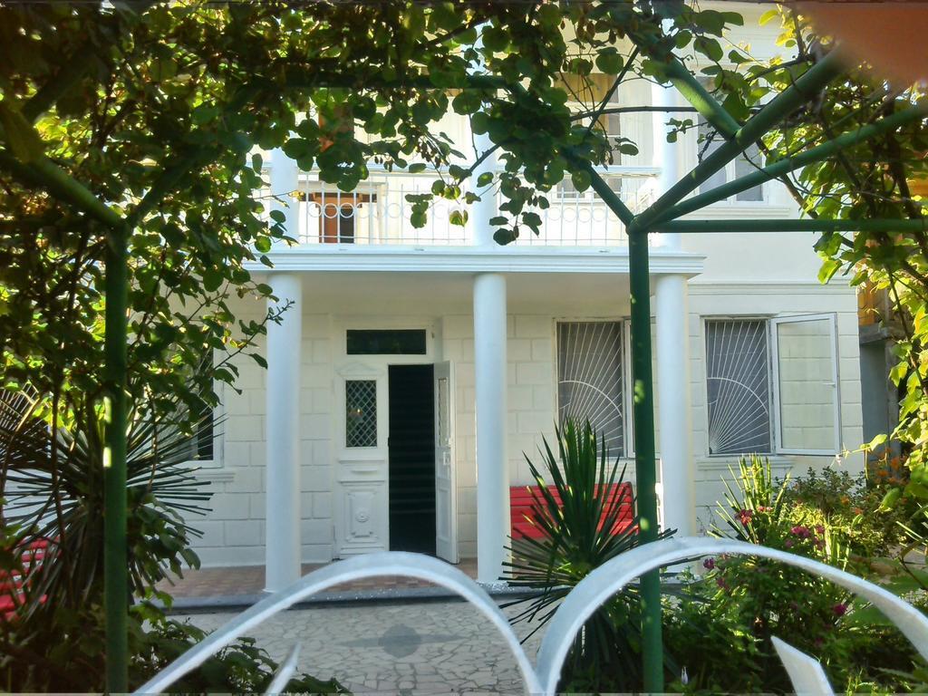 White Guest House Batumi Exterior photo